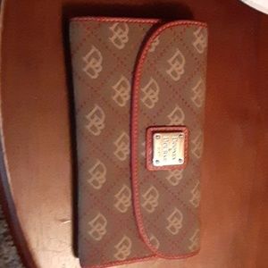 Dooney and bourke womans wallet,